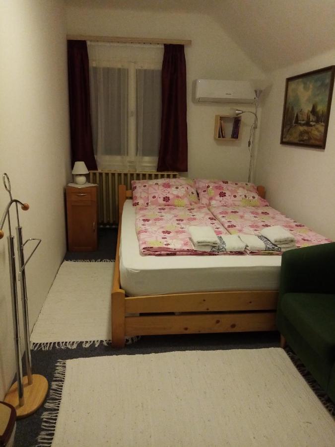 Mezeskucko Apartment Tiszaszolos Exterior photo